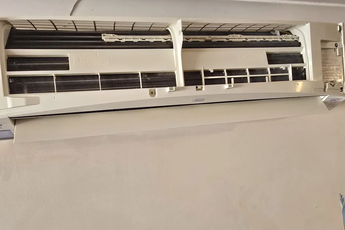 Open indoor wall-mounted air conditioning unit